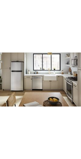 28-inch Wide Top-Freezer Refrigerator - 16.3 Cu. Ft